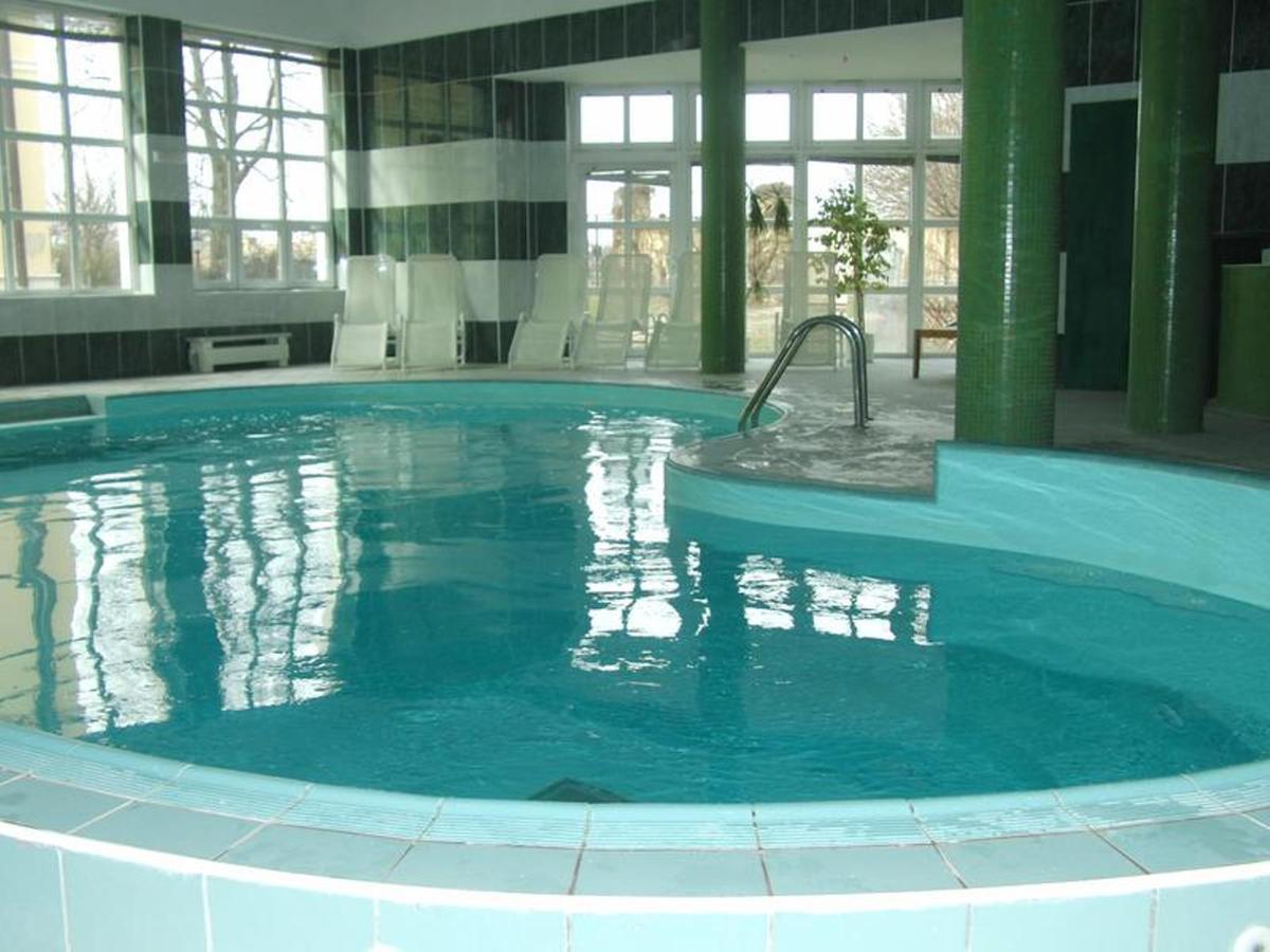 Wellness Hotel Kastiel Jaslovske Bohunice ภายนอก รูปภาพ